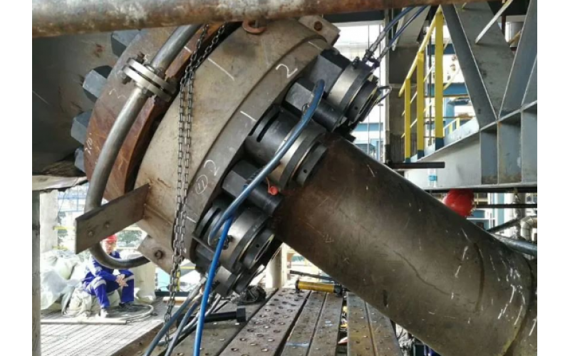 化肥氨合成塔顶盖螺栓预紧客户选用完美体育在线注册,完美体育（中国）KWZK液压螺栓拉伸器